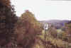 Pfeiftafel kurz vor Niederzielenbach ca. 500m weiter (links Strecke, im Hintergrund Zielenbachtal), Blick in Richtung Nord-Ost (1.10.04), (c) Alex M.
